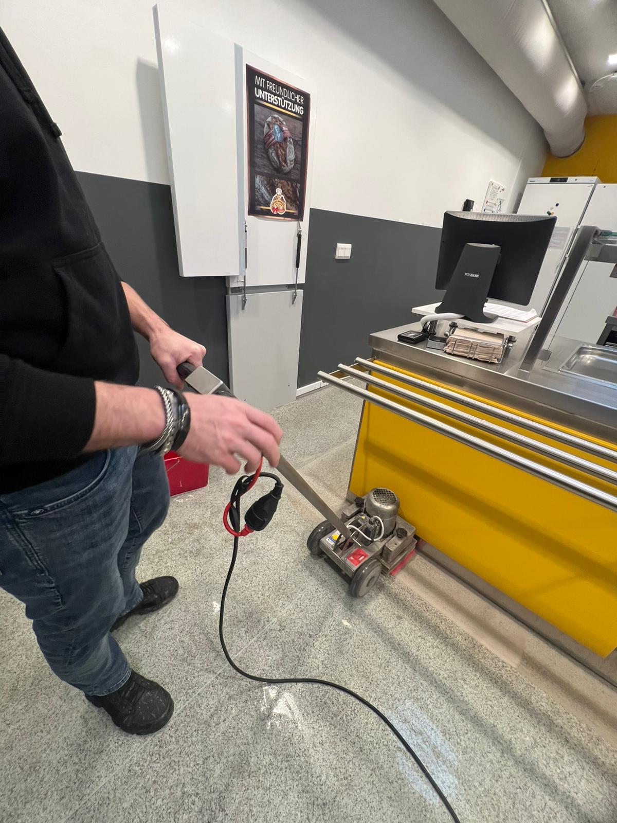 Dokumentierte Objektpflege fuer Gewerbe- und Verwaltungsflaechen in Hamburg Foto 14