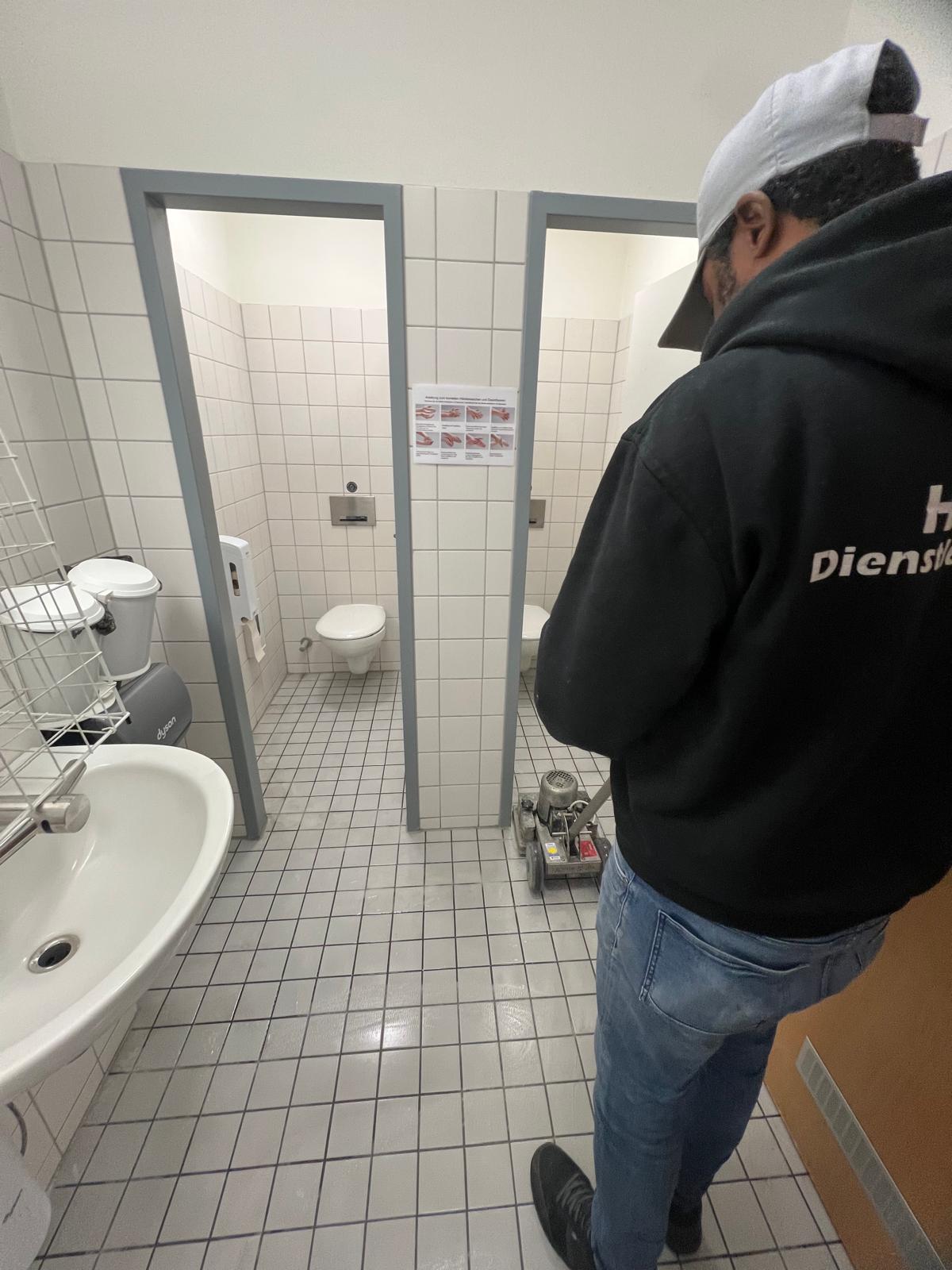 Spezialisierte Reinigung fuer stark beanspruchte Innenbereiche in Hamburg Foto 4